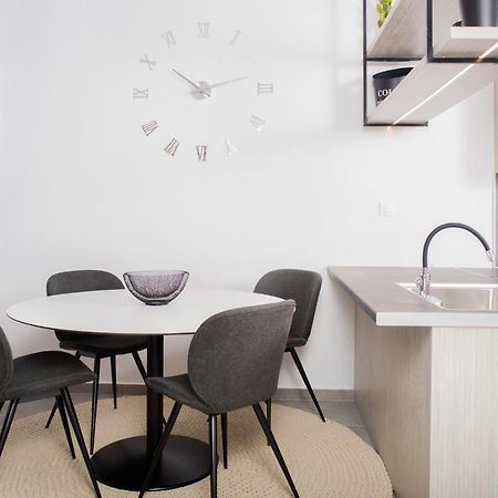 Urban Chic Luxury At The City Center Kalamata Luaran gambar