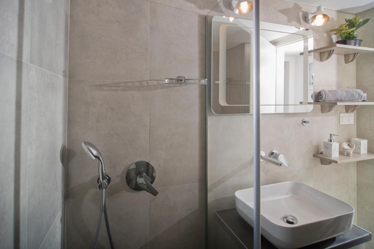 Urban Chic Luxury At The City Center Kalamata Luaran gambar