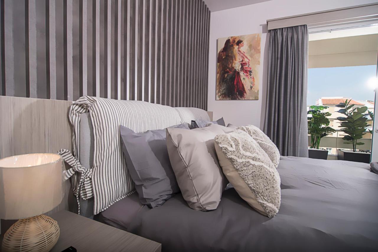 Urban Chic Luxury At The City Center Kalamata Luaran gambar