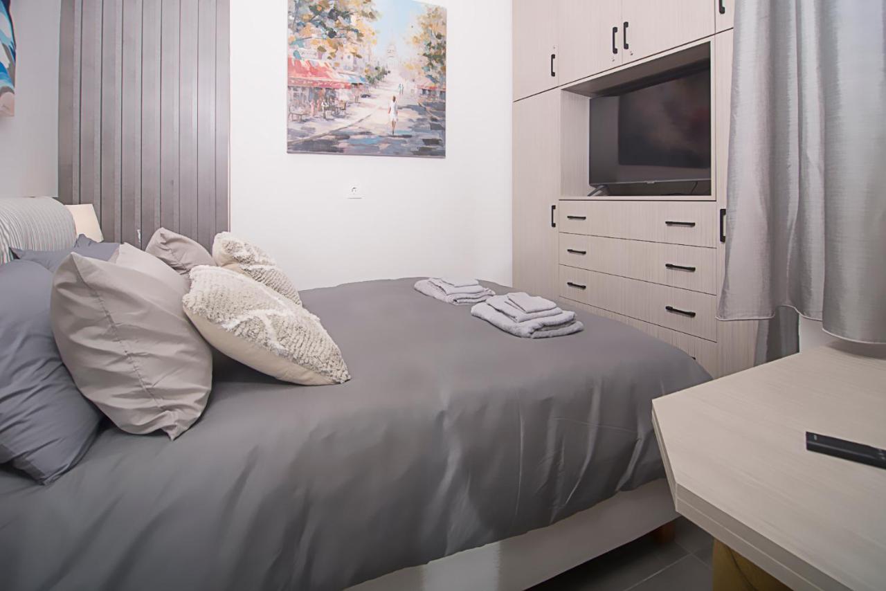 Urban Chic Luxury At The City Center Kalamata Luaran gambar