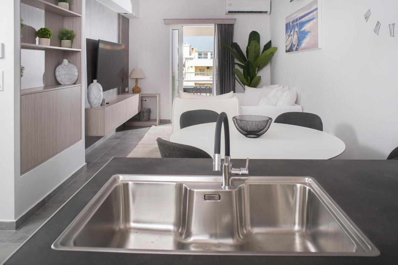 Urban Chic Luxury At The City Center Kalamata Luaran gambar