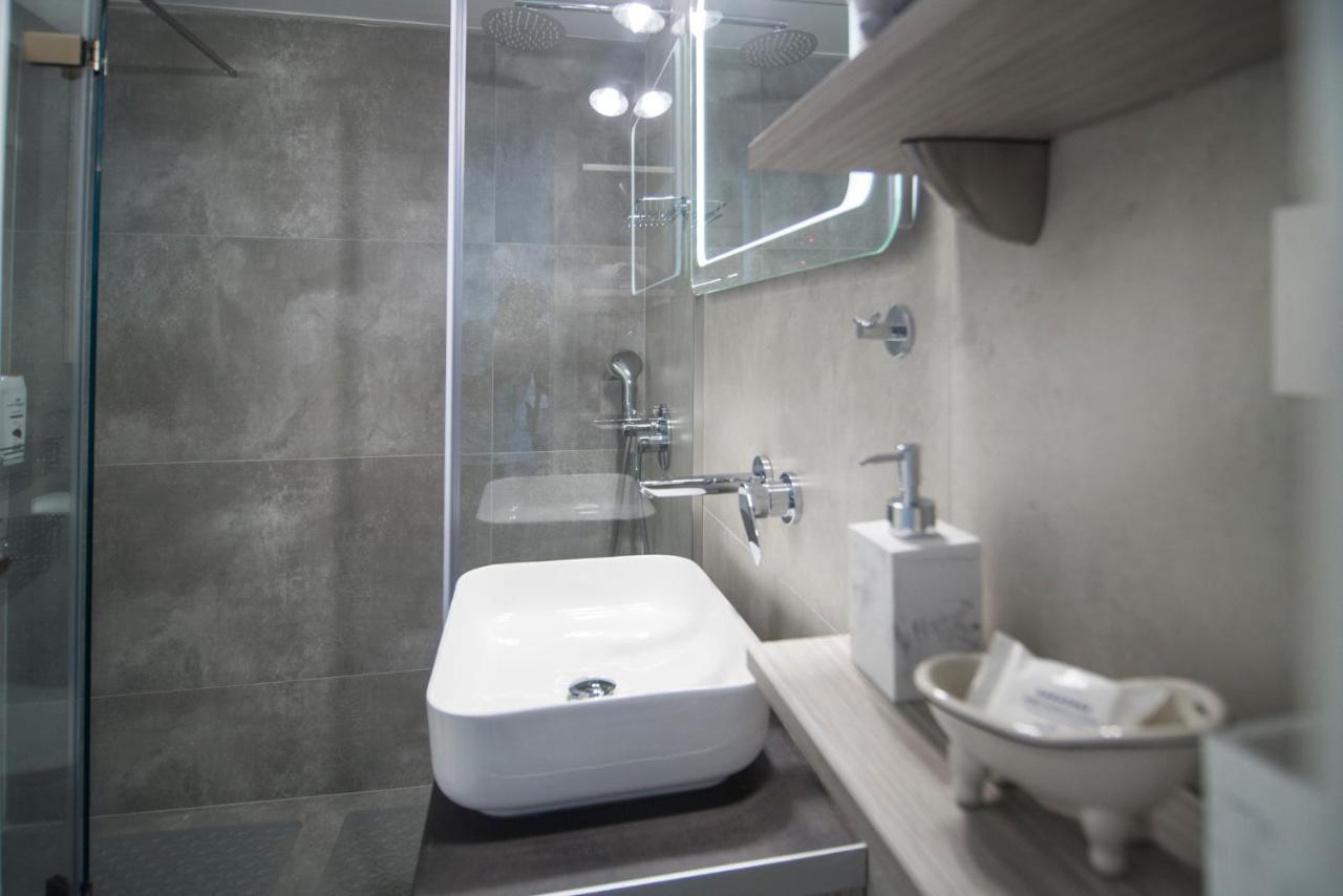 Urban Chic Luxury At The City Center Kalamata Luaran gambar