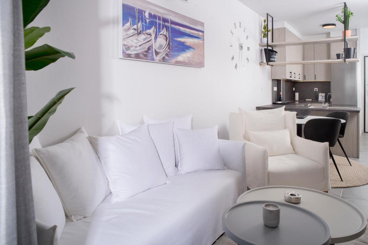 Urban Chic Luxury At The City Center Kalamata Luaran gambar